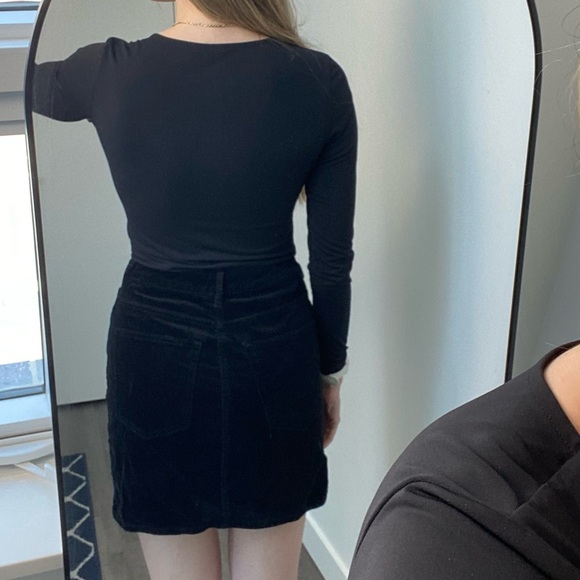 Black Velvet mini Skirt - H&M - Size 6 - with pockets - Picture 6 of 6